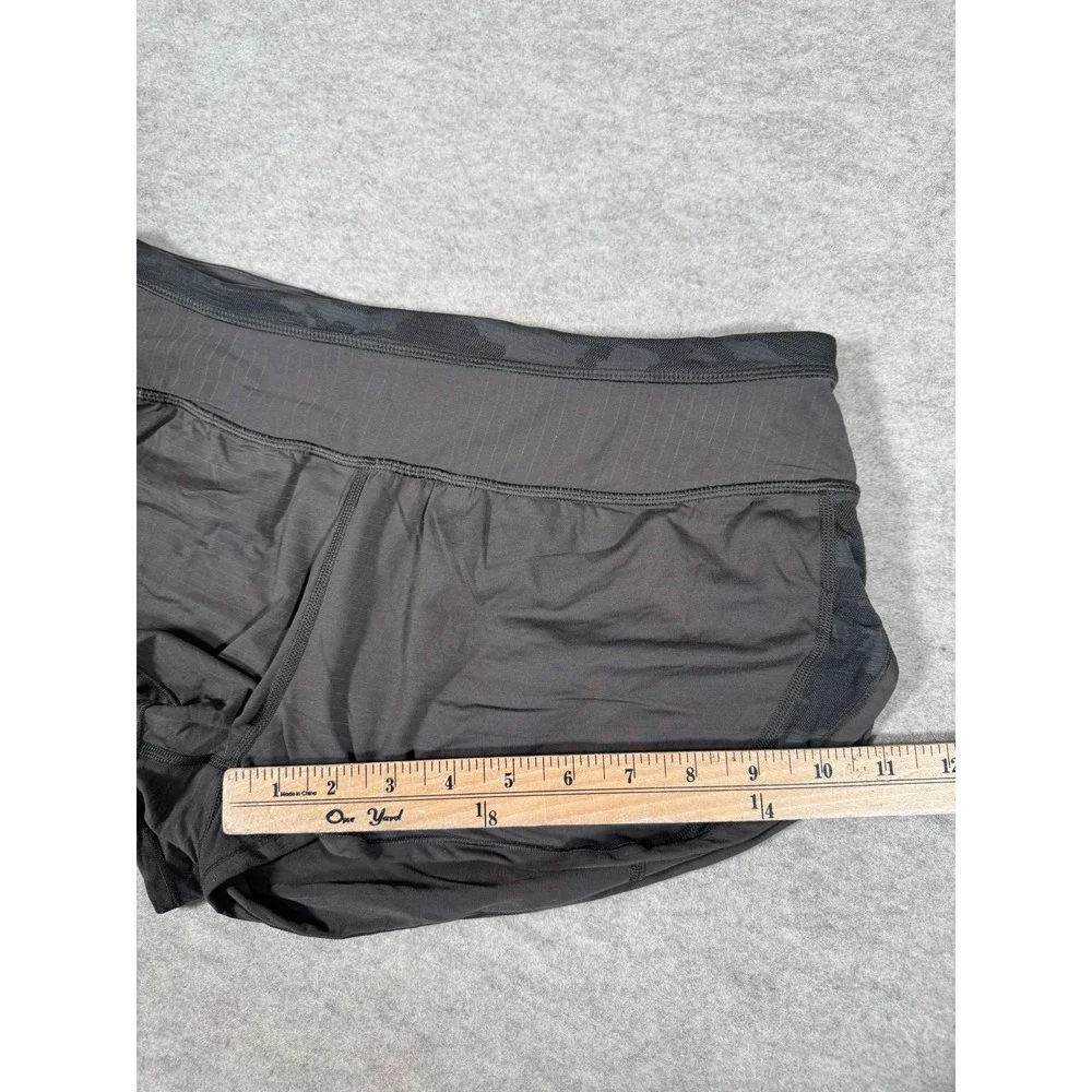 Lululemon Running Shorts Womens 6 Gray Lined Zip‎ Pocket Mesh Split Hem 3 In Run